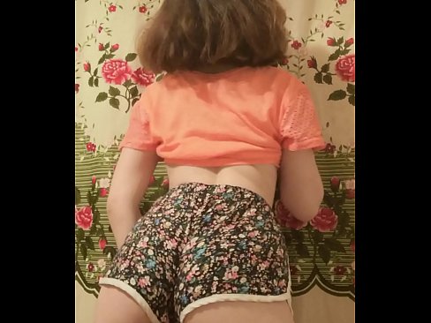 ❤️ Seksual yosh go'dak kamerada uning shortilarini echib tashlamoqda ❌ Anal videoda bizda